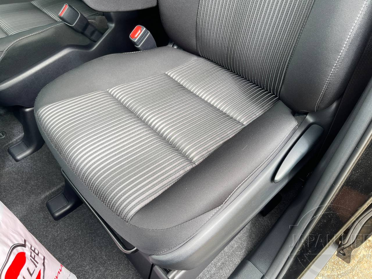 Фото Toyota Voxy - Japan Life 