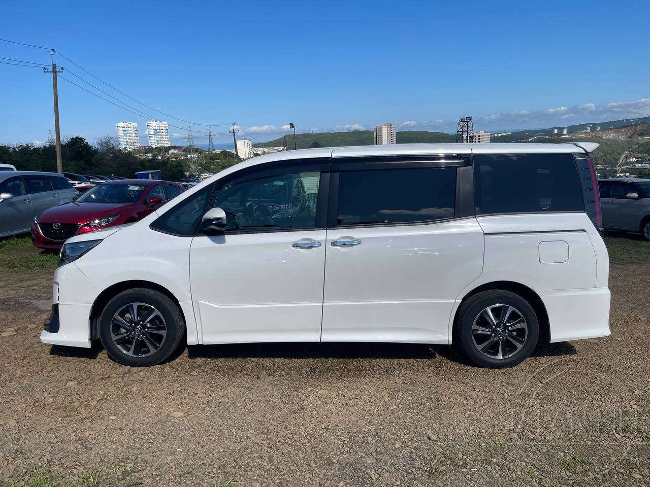 Фото Toyota Noah - Japan Life 