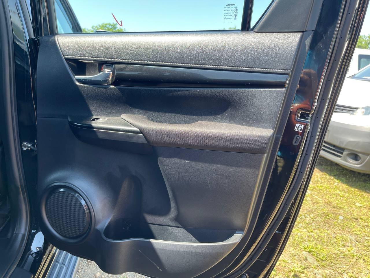 Фото Toyota Hilux - Japan Life 