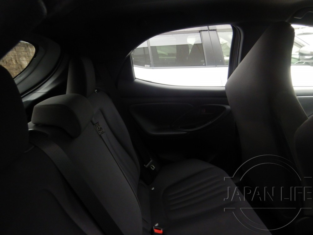 Фото Toyota Yaris - Japan Life 