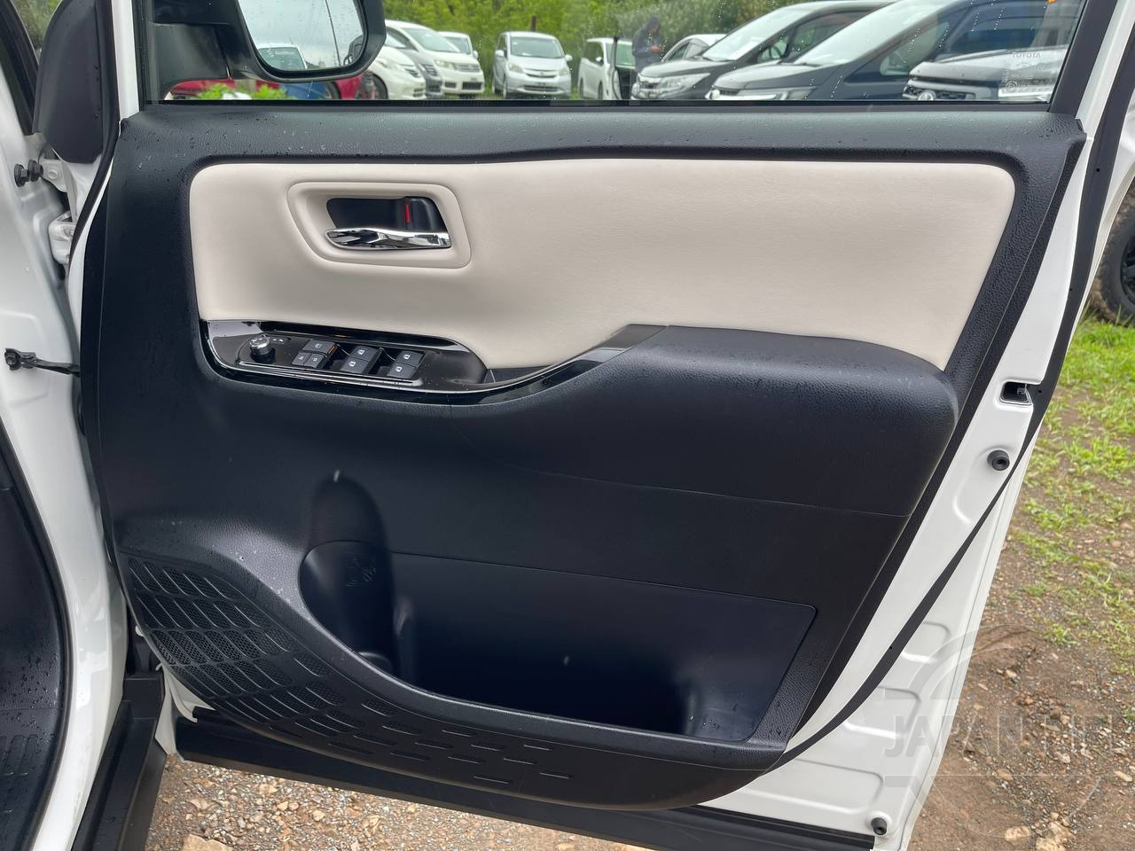 Фото Toyota Noah - Japan Life 