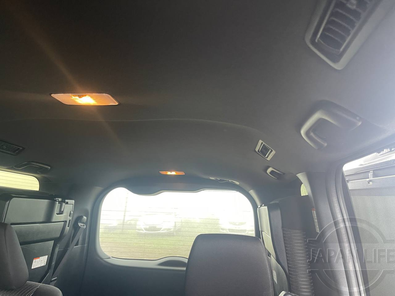 Фото Toyota Voxy - Japan Life 