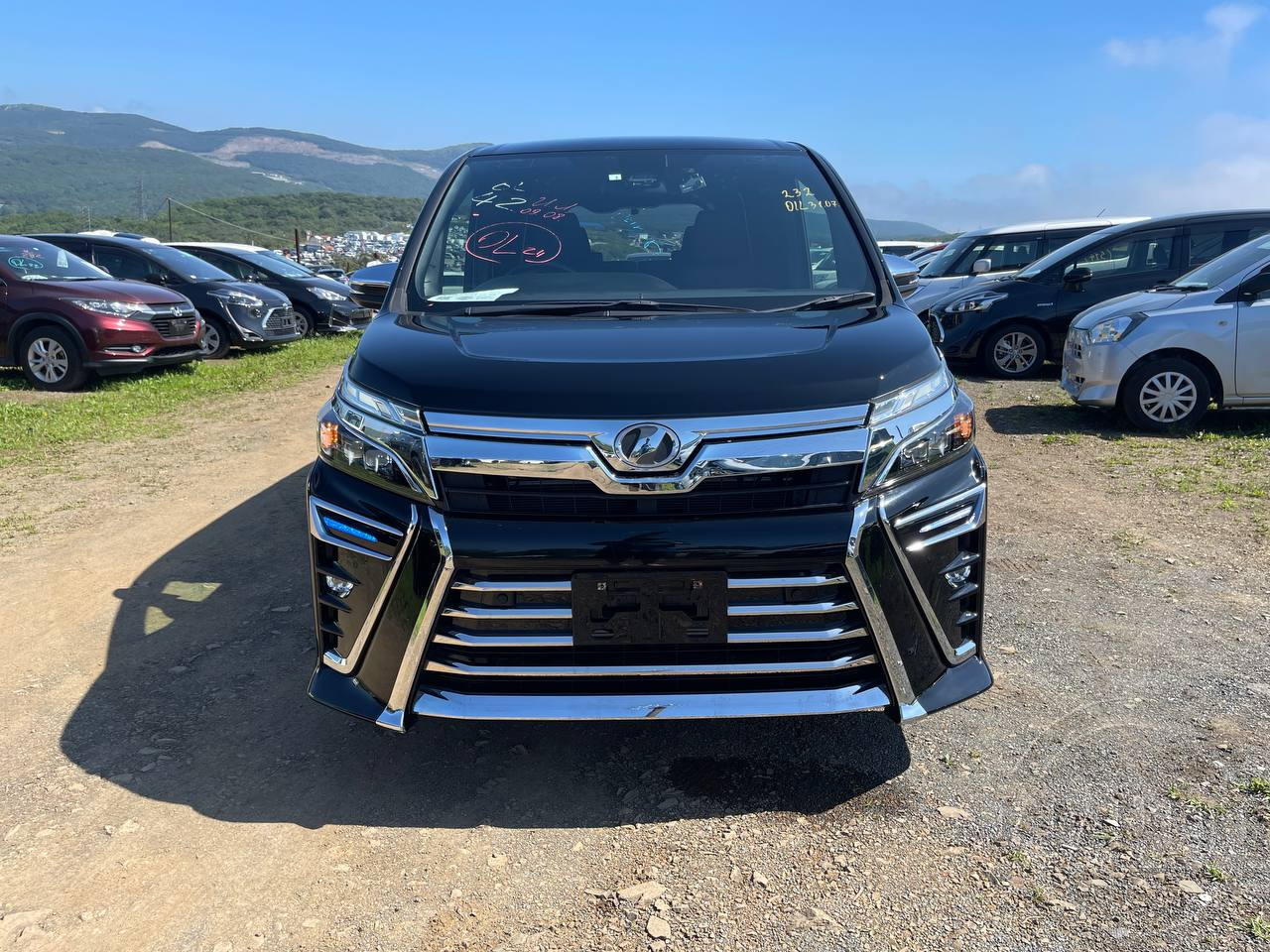 Фото Toyota Voxy - Japan Life 
