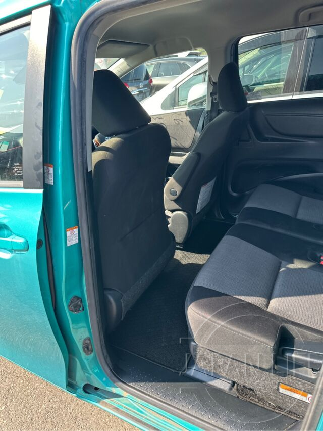 Фото Toyota Sienta - Japan Life 