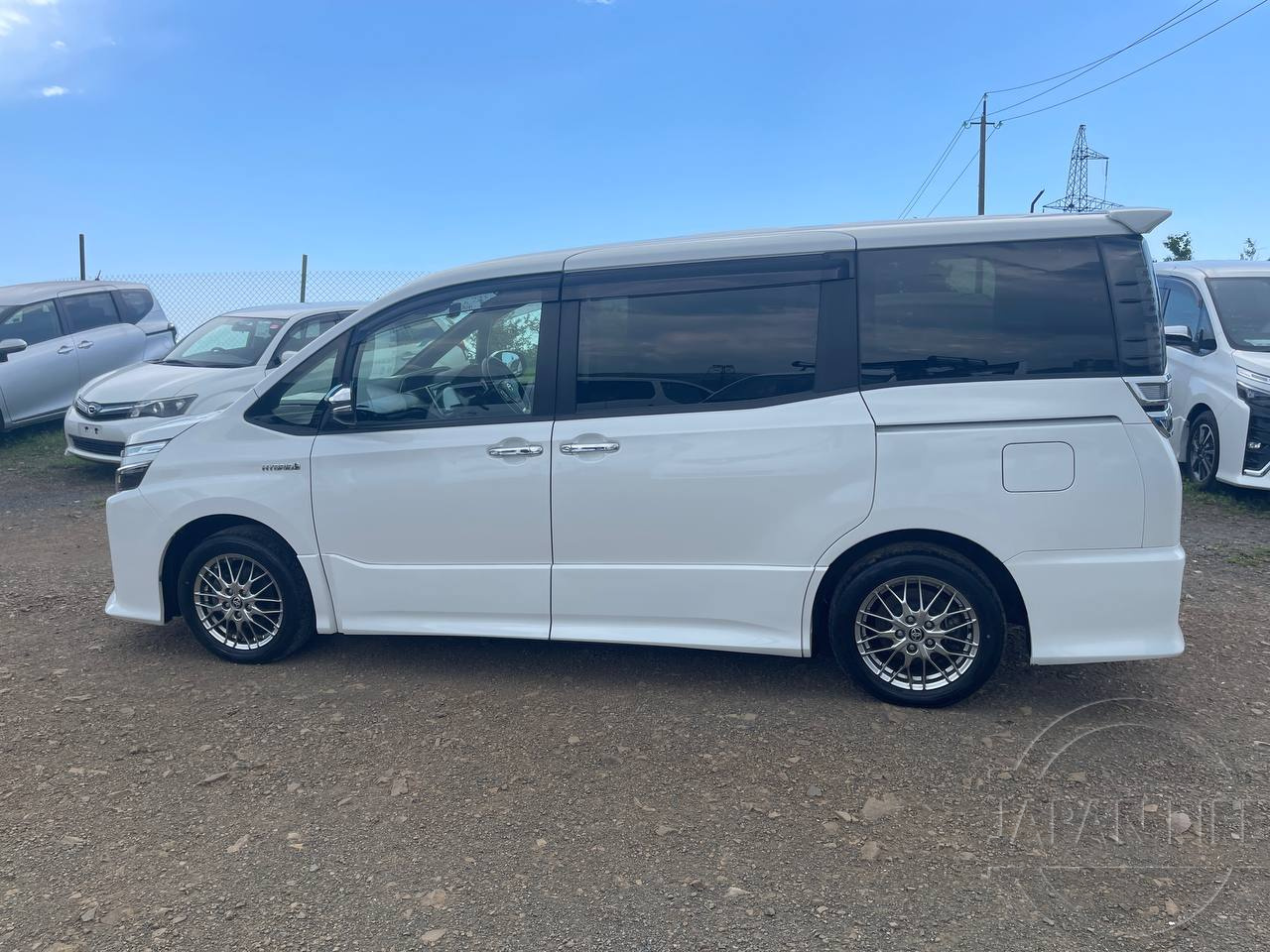 Фото Toyota Voxy - Japan Life 