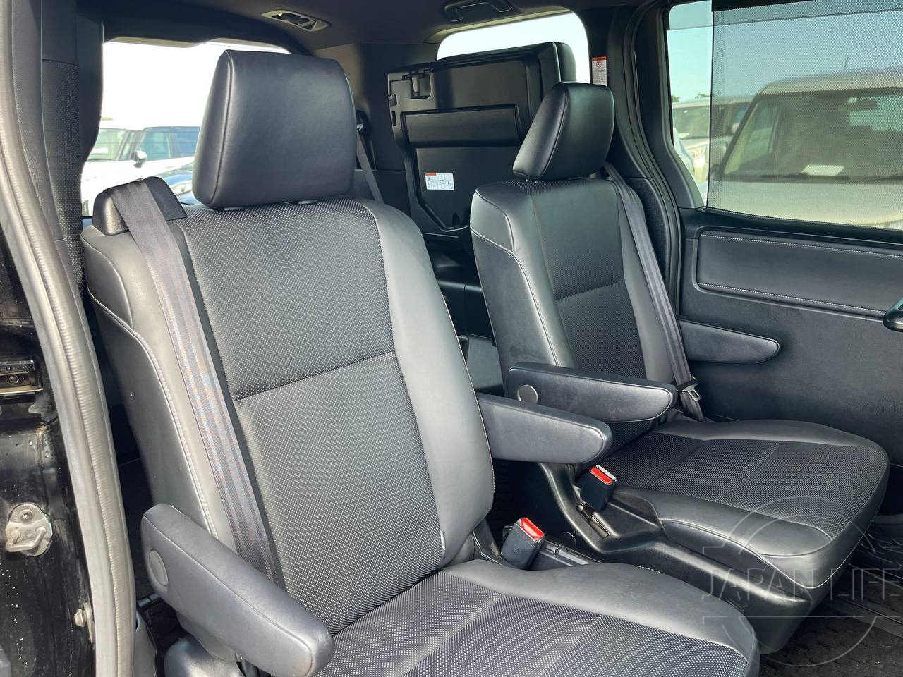 Фото Toyota Esquire - Japan Life 