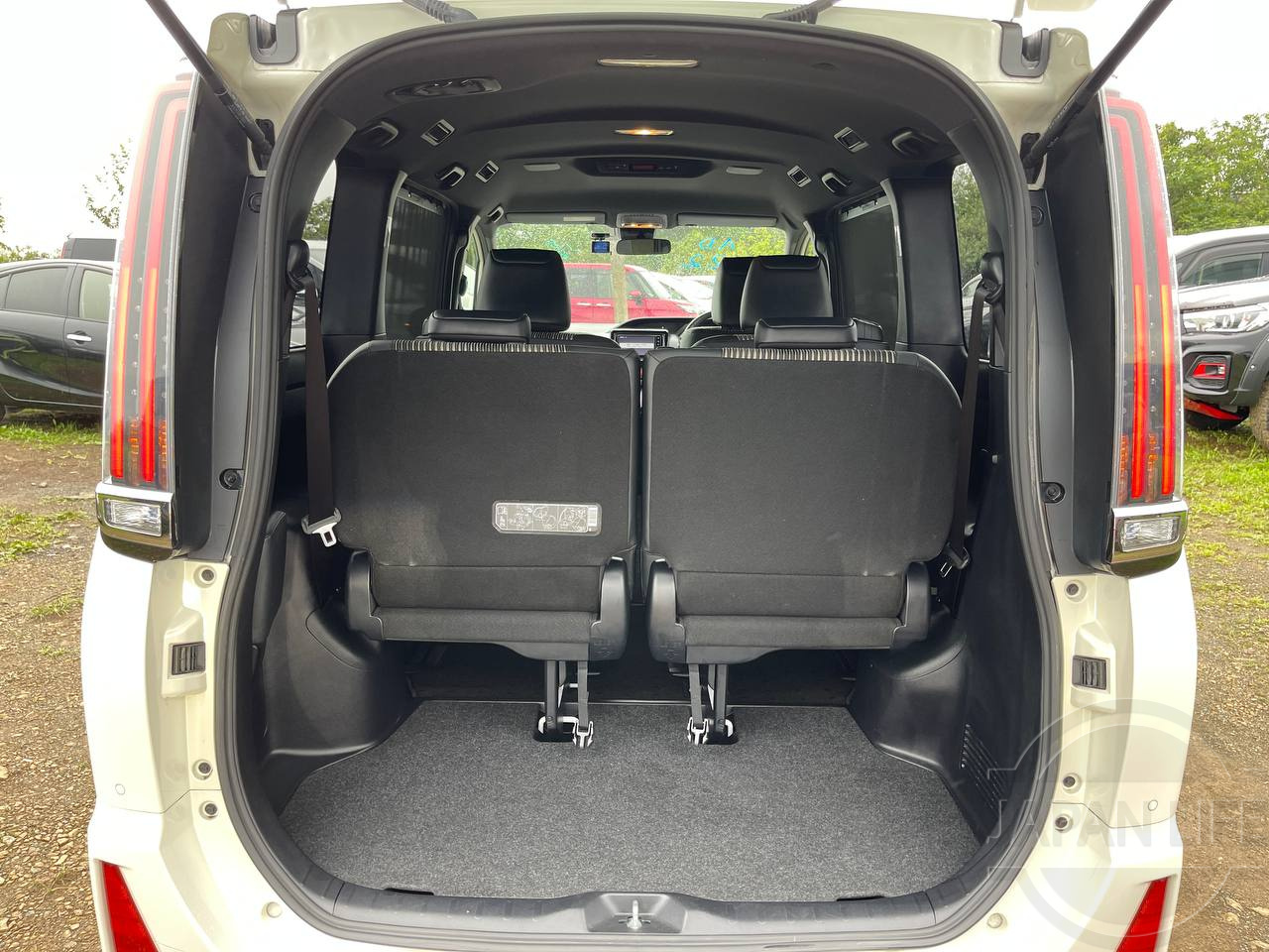 Фото Toyota Noah - Japan Life 