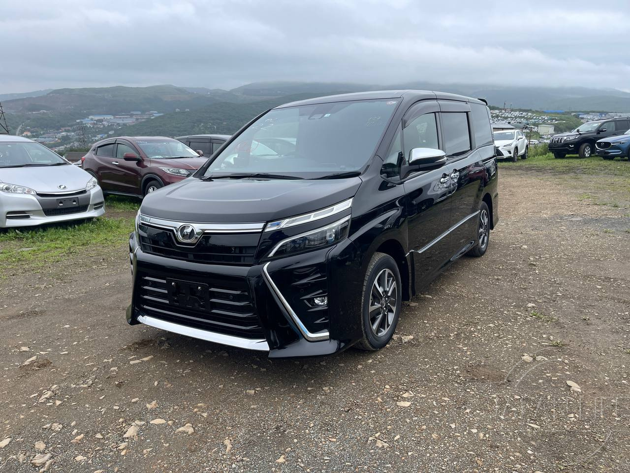 Фото Toyota Voxy - Japan Life 