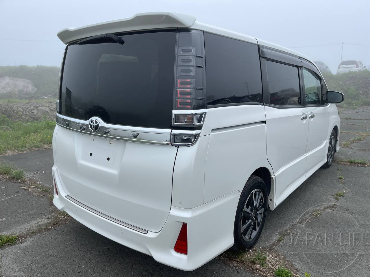 Фото Toyota Voxy - Japan Life 