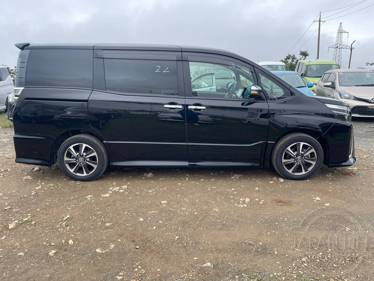 Фото Toyota Voxy - Japan Life 