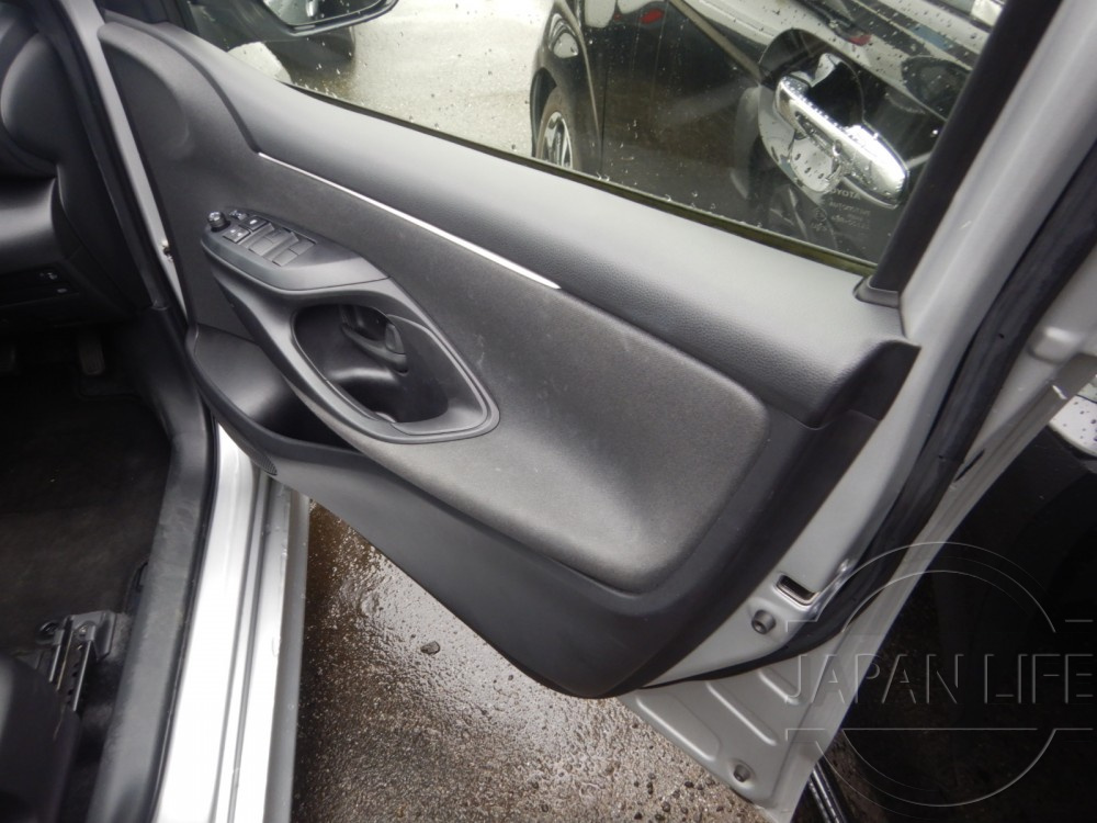 Фото Toyota Yaris - Japan Life 