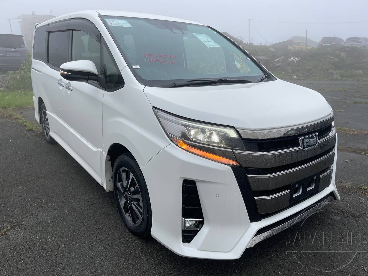 Фото Toyota Noah - Japan Life 