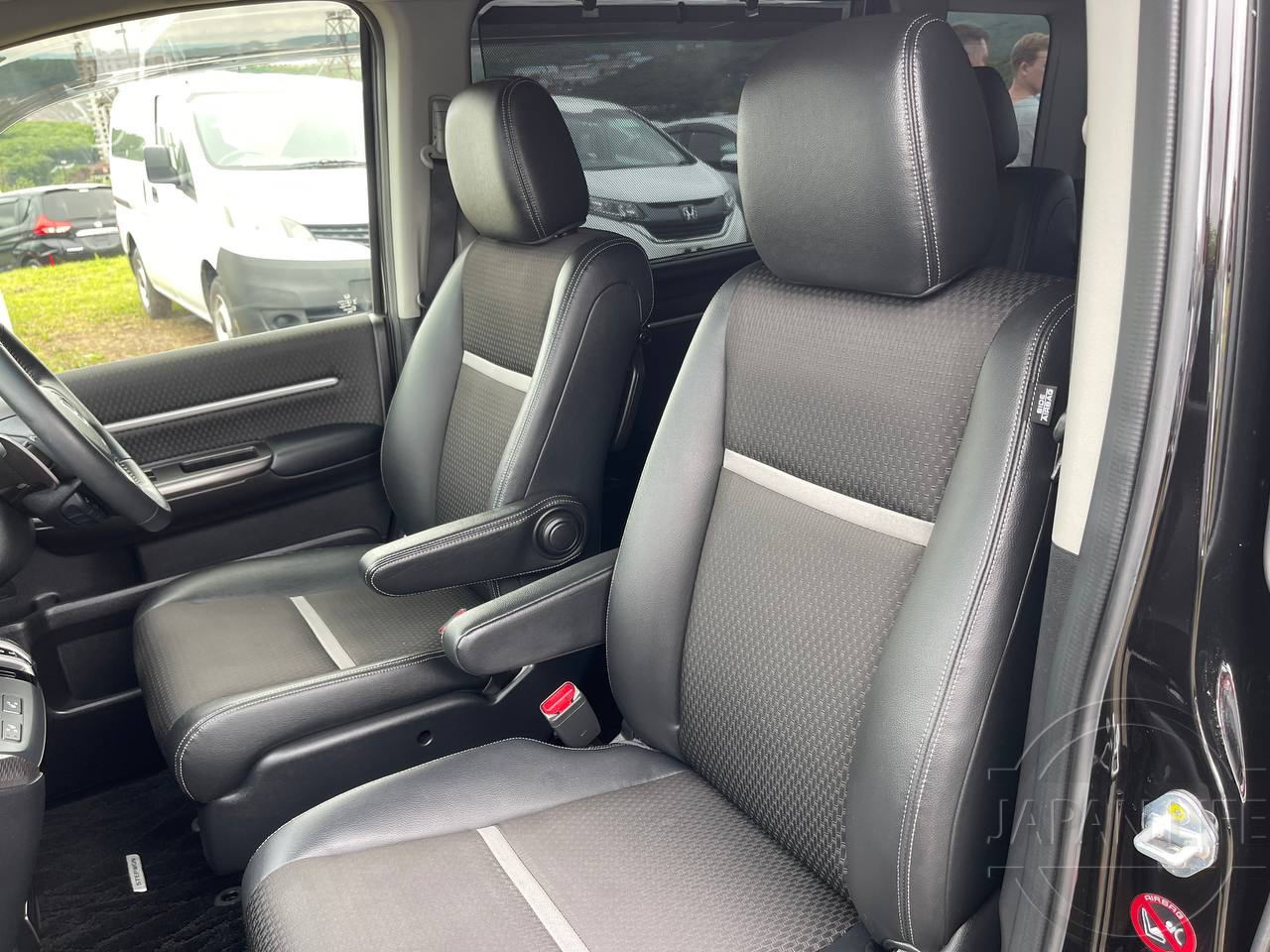 Фото Honda Stepwgn - Japan Life 