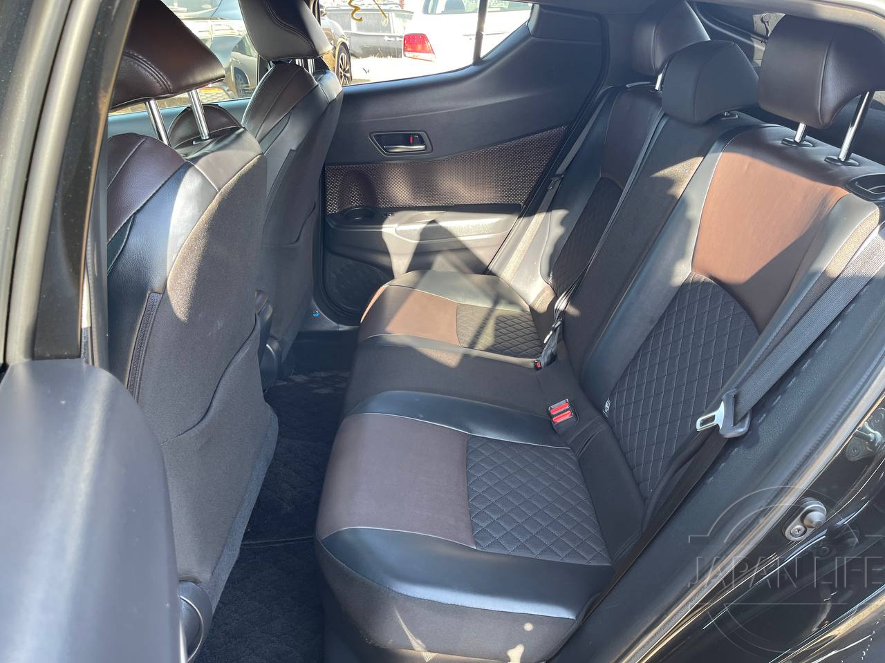 Фото Toyota C-HR - Japan Life 