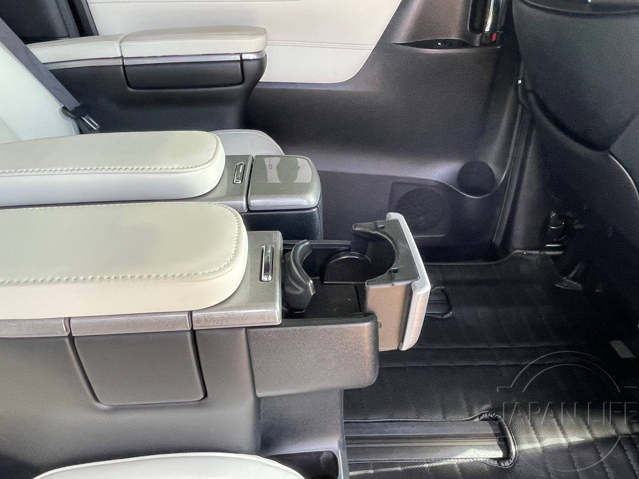 Фото Toyota Alphard - Japan Life 