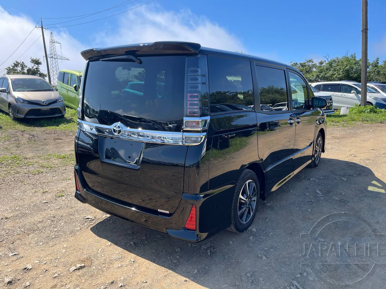 Фото Toyota Voxy - Japan Life 