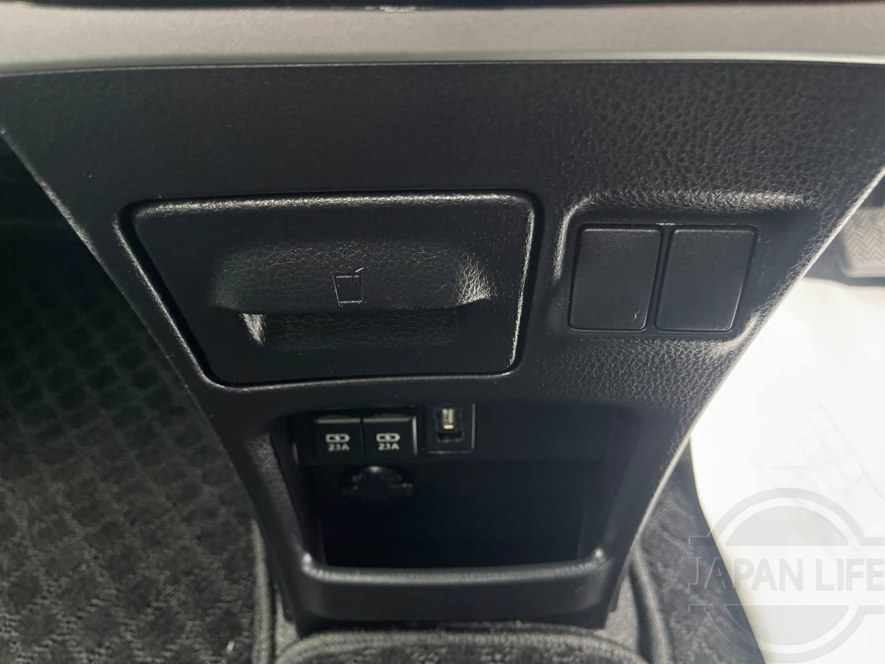 Фото Toyota Voxy - Japan Life 