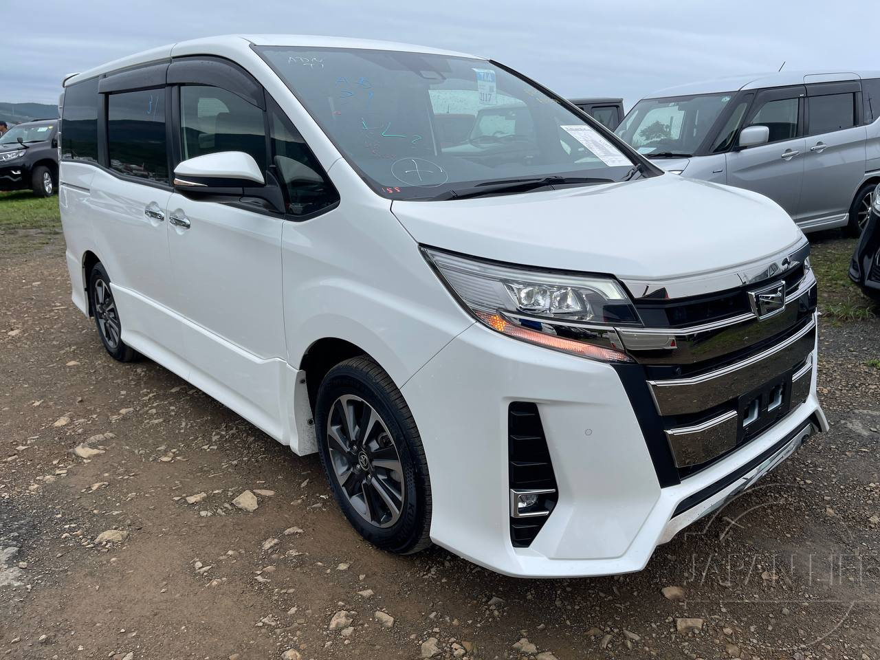 Фото Toyota Noah - Japan Life 