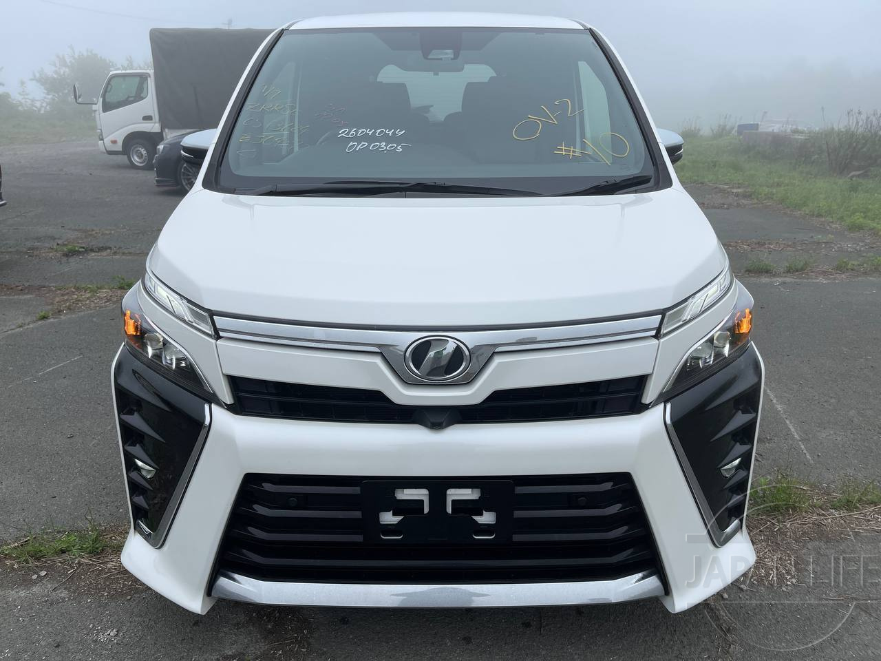 Фото Toyota Voxy - Japan Life 