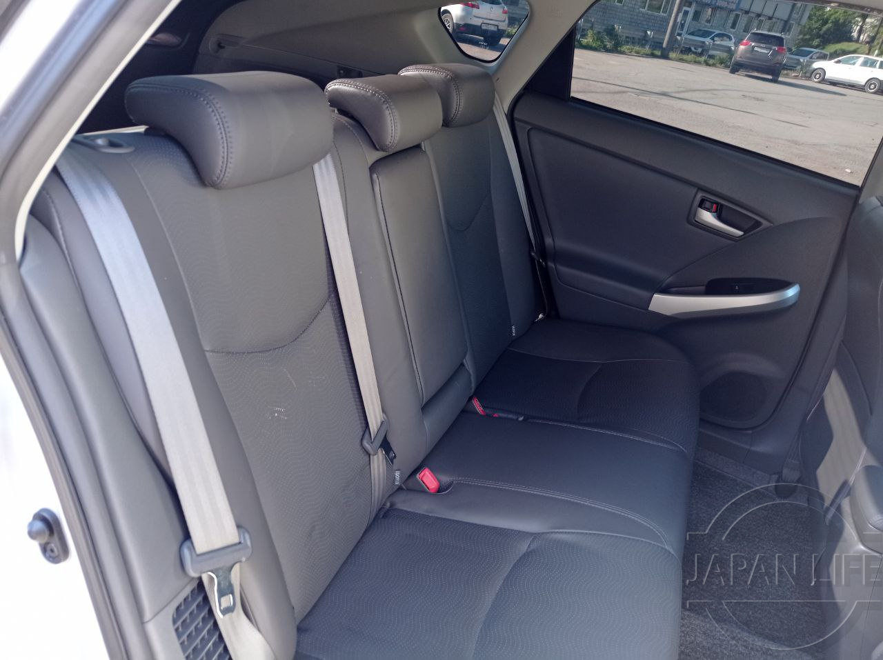 Фото Toyota Prius - Japan Life 