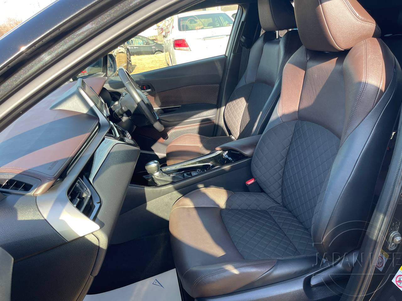 Фото Toyota C-HR - Japan Life 