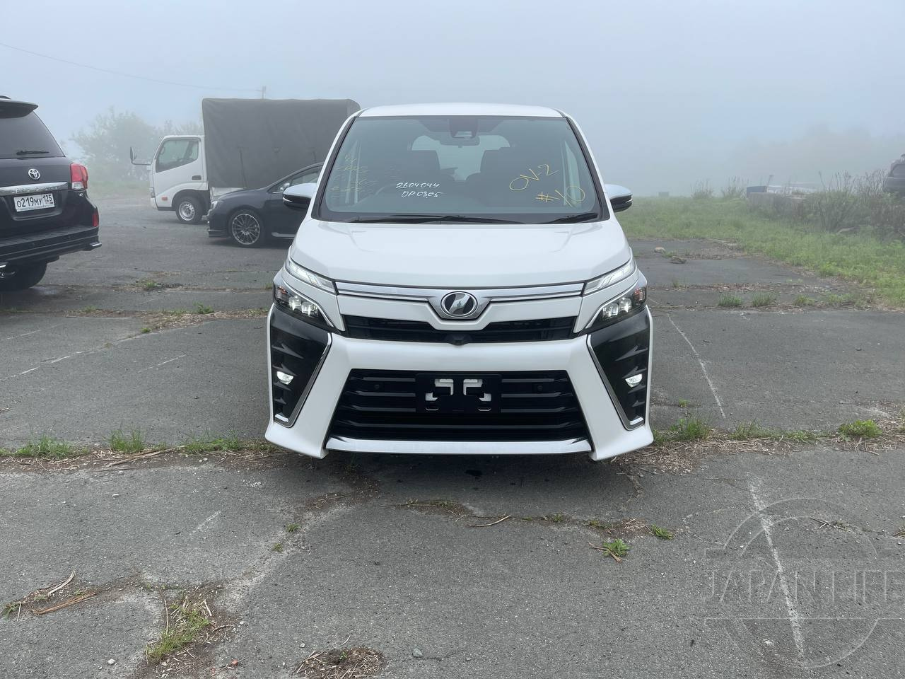 Фото Toyota Voxy - Japan Life 