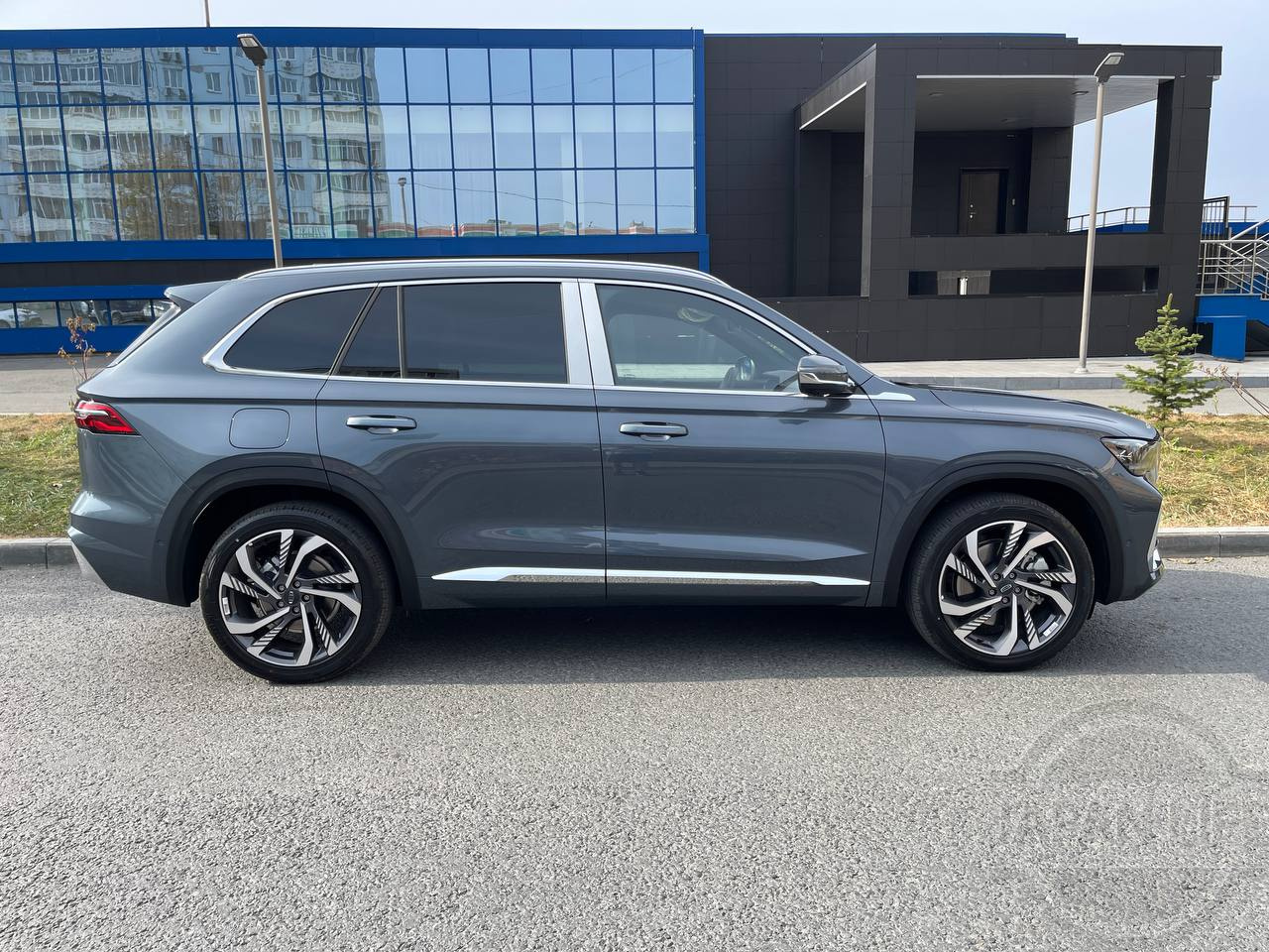 Фото Geely Monjaro - Japan Life 