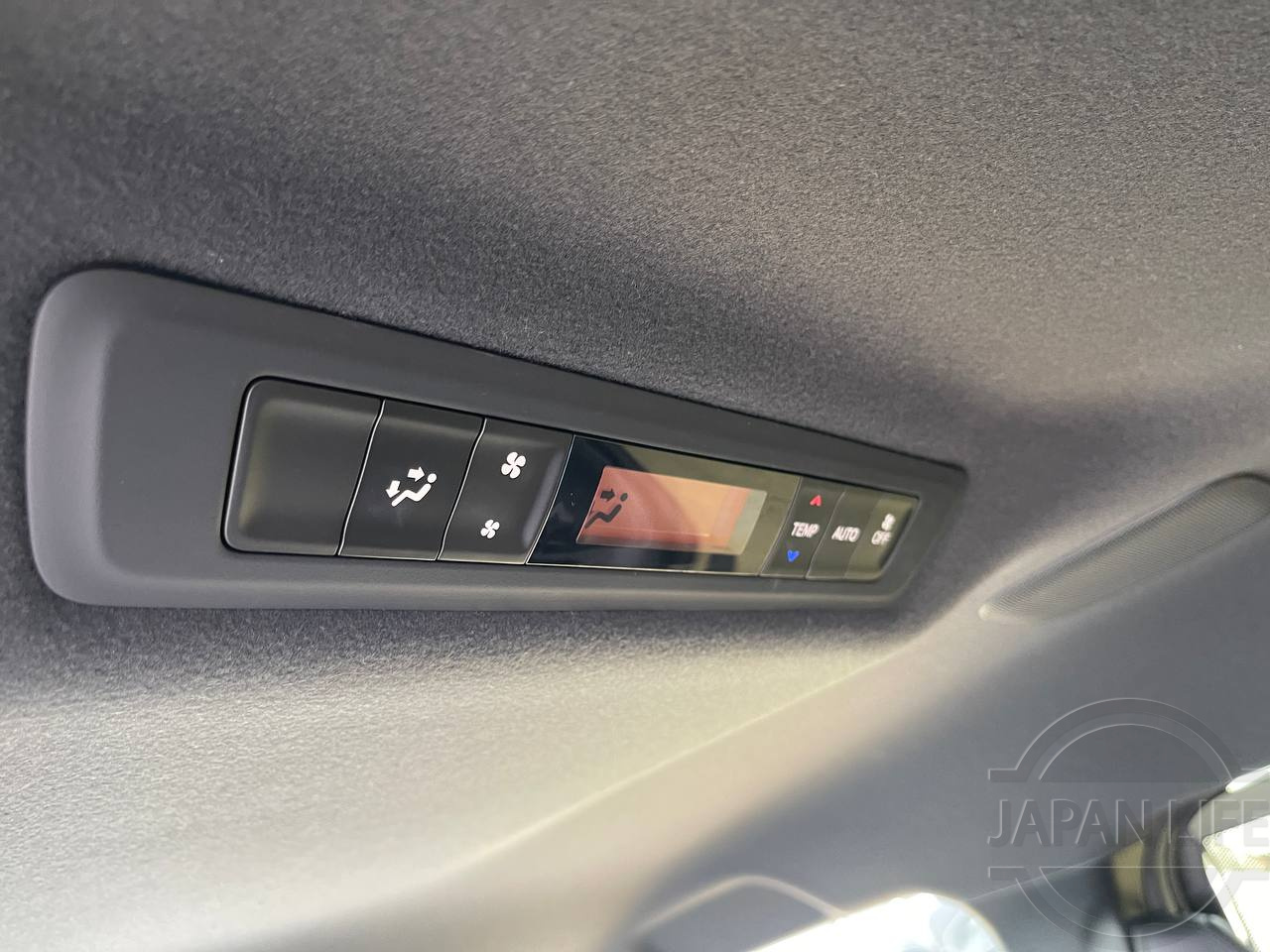 Фото Toyota Voxy - Japan Life 