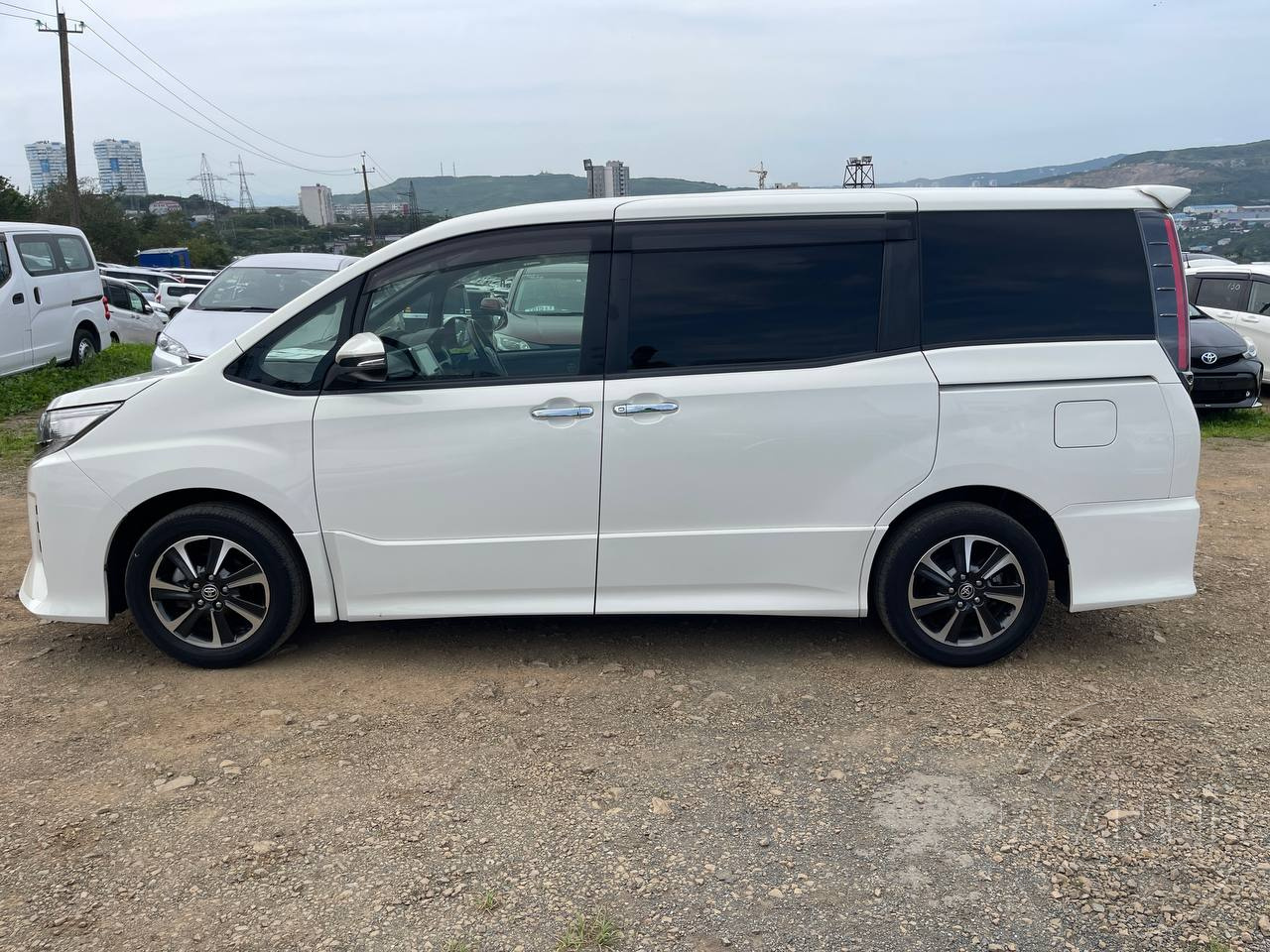 Фото Toyota Noah - Japan Life 