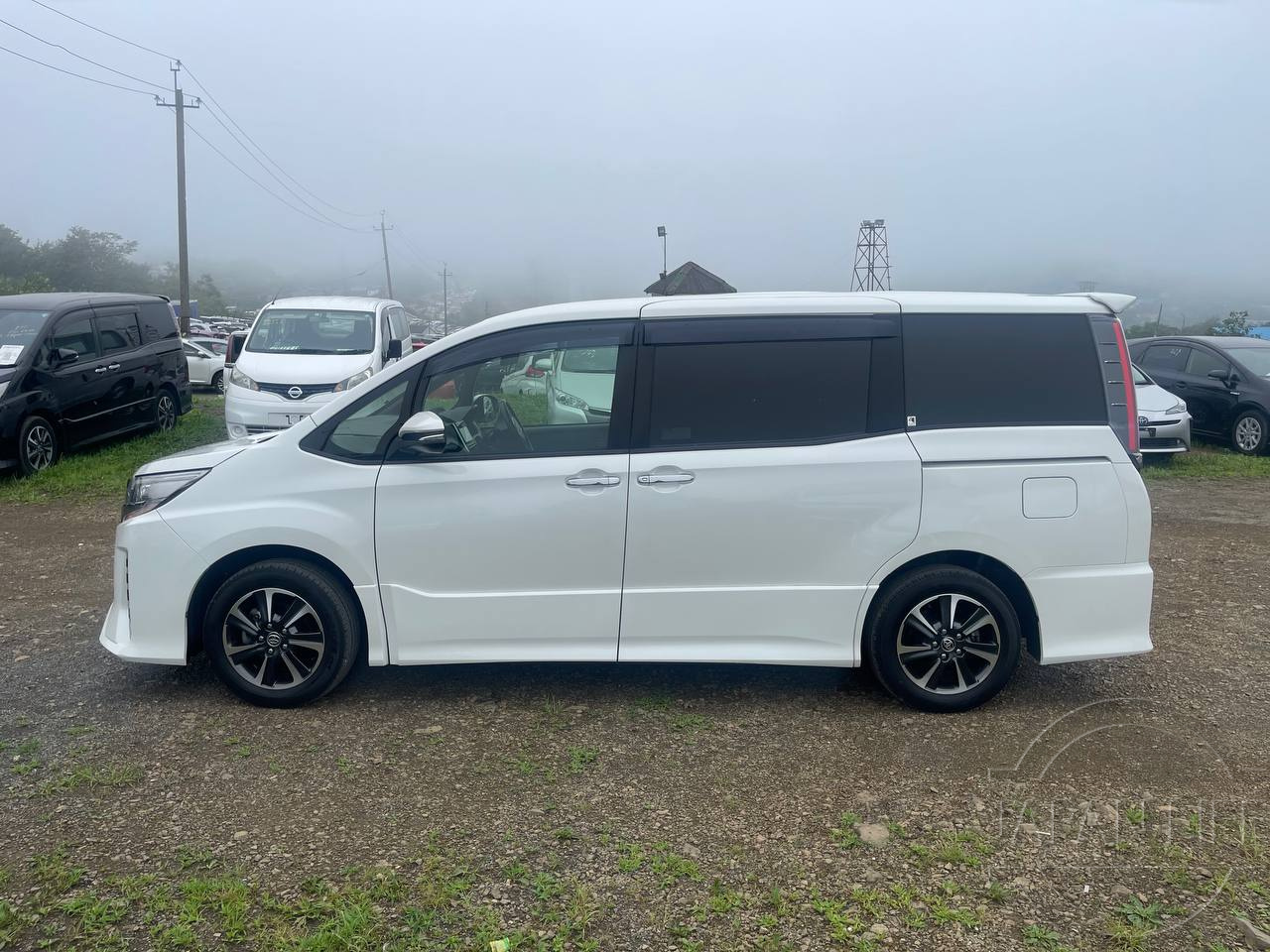 Фото Toyota Noah - Japan Life 