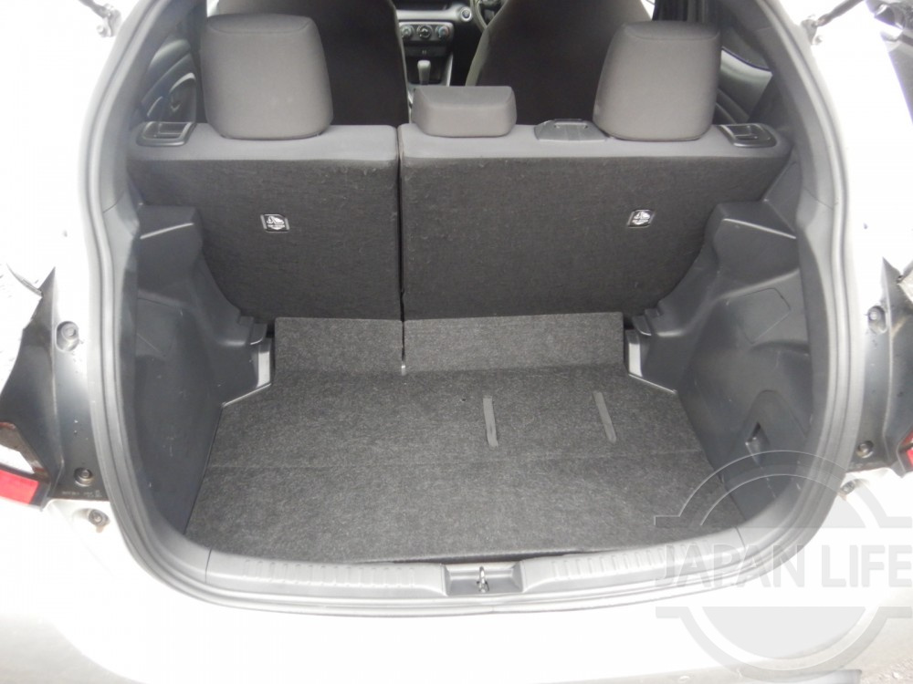 Фото Toyota Yaris - Japan Life 