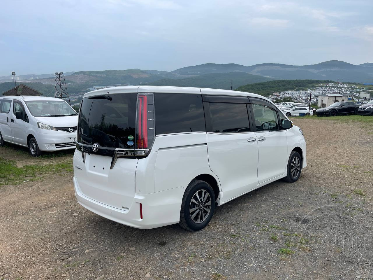 Фото Toyota Esquire - Japan Life 