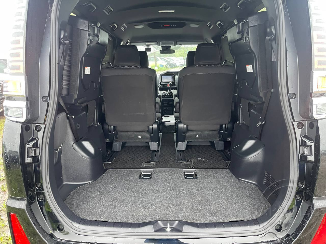 Фото Toyota Voxy - Japan Life 