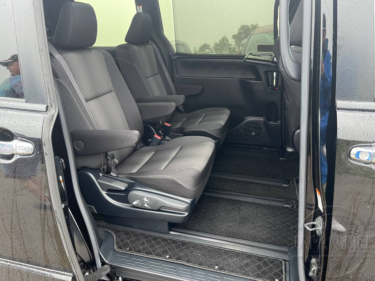 Фото Toyota Voxy - Japan Life 