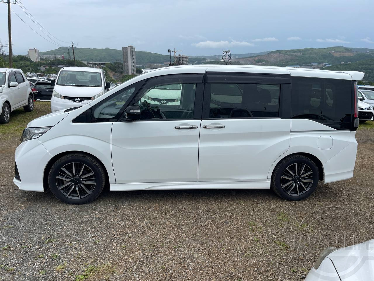 Фото Honda Stepwgn - Japan Life 