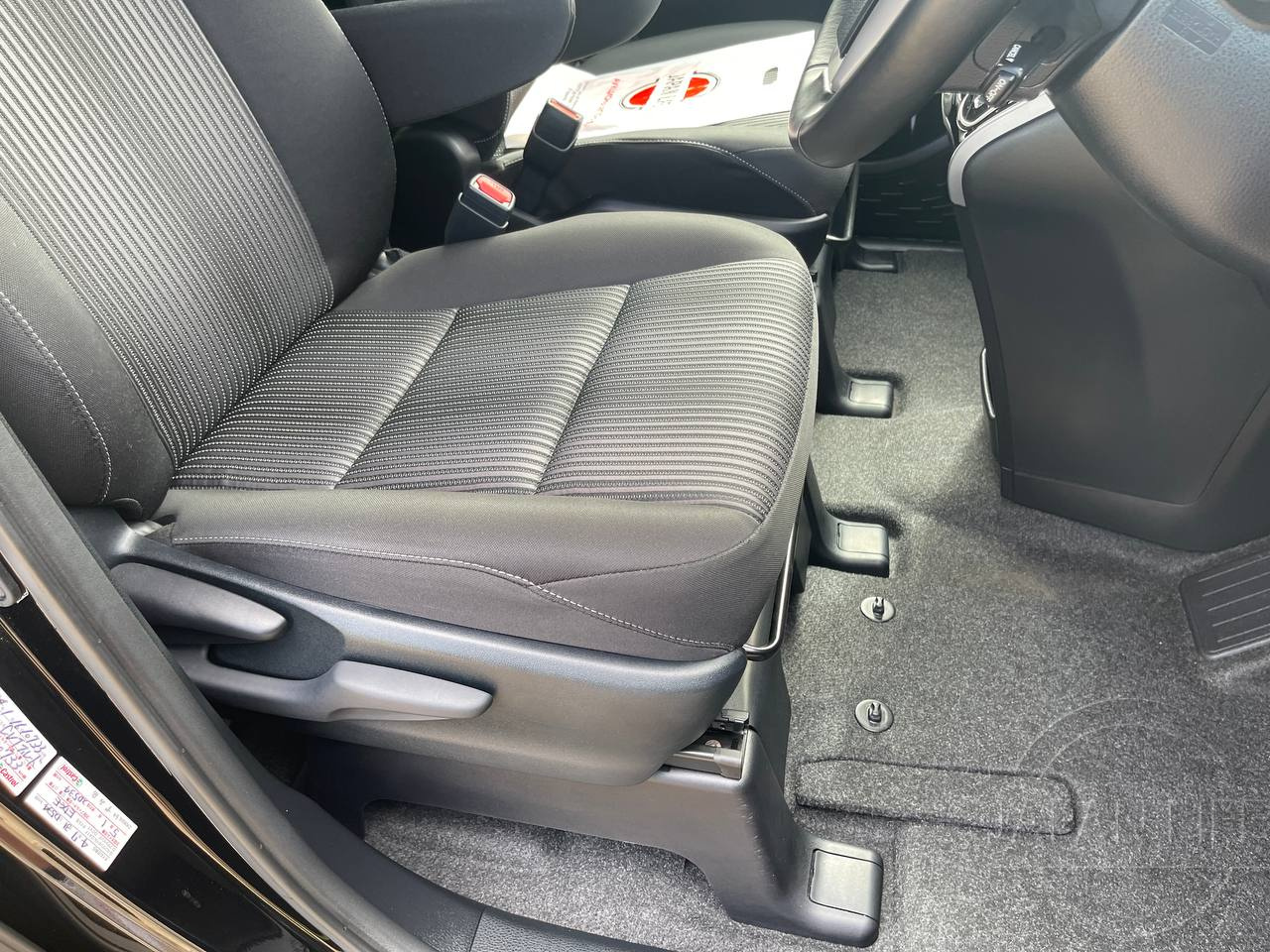 Фото Toyota Voxy - Japan Life 