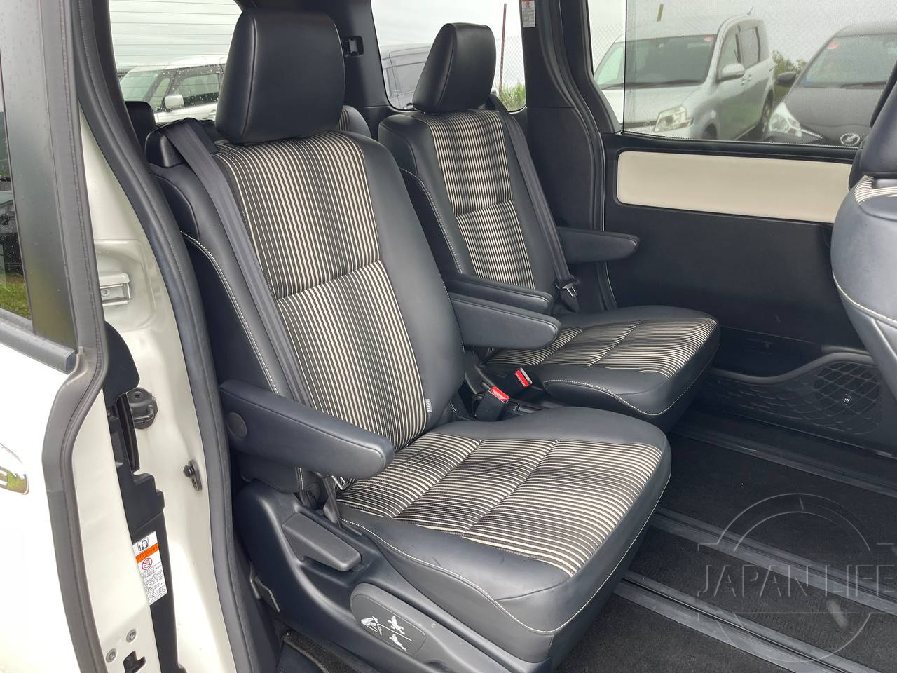 Фото Toyota Noah - Japan Life 