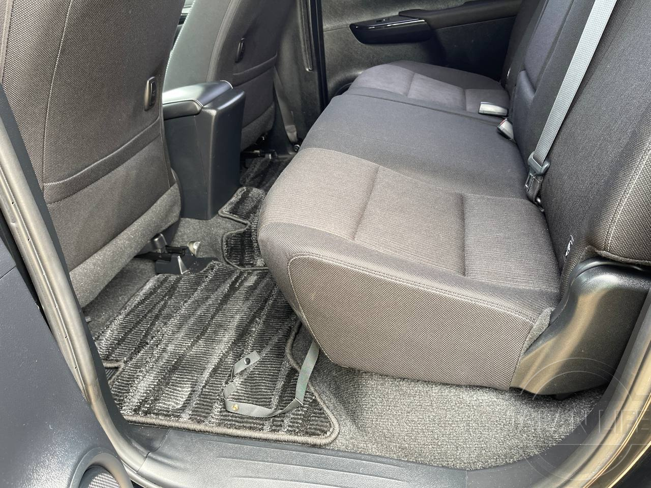 Фото Toyota Hilux - Japan Life 