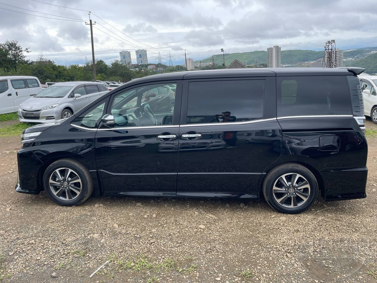 Фото Toyota Voxy - Japan Life 