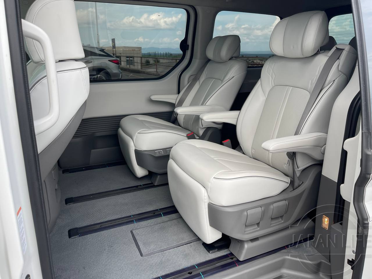 Фото Hyundai Staria - Japan Life 