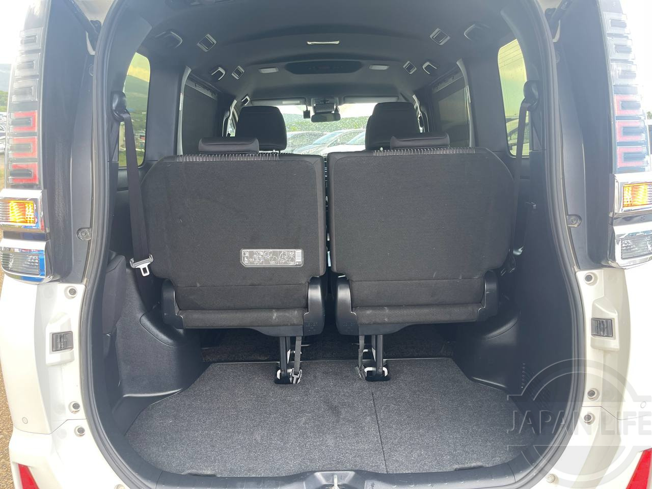 Фото Toyota Voxy - Japan Life 