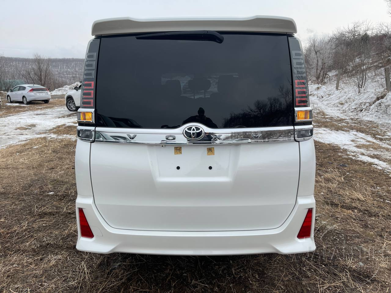 Фото Toyota Voxy - Japan Life 