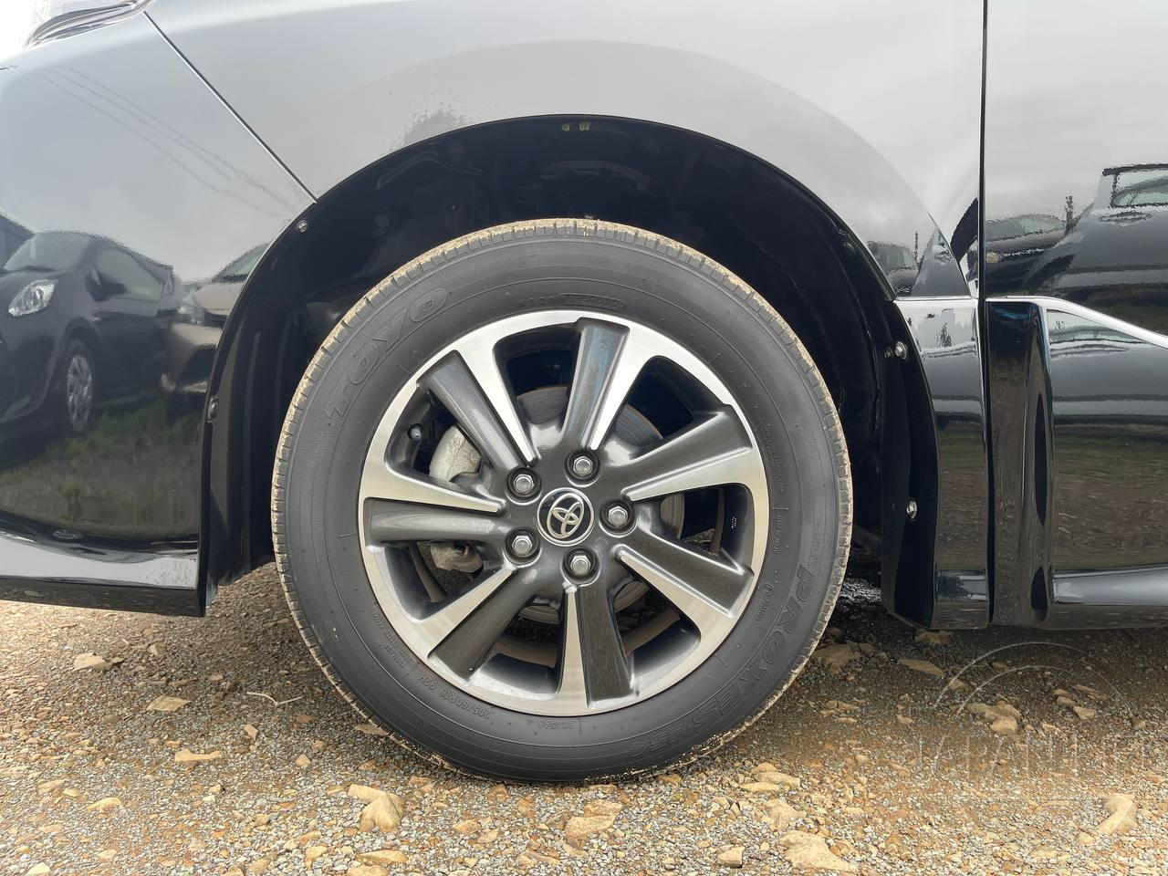 Фото Toyota Voxy - Japan Life 