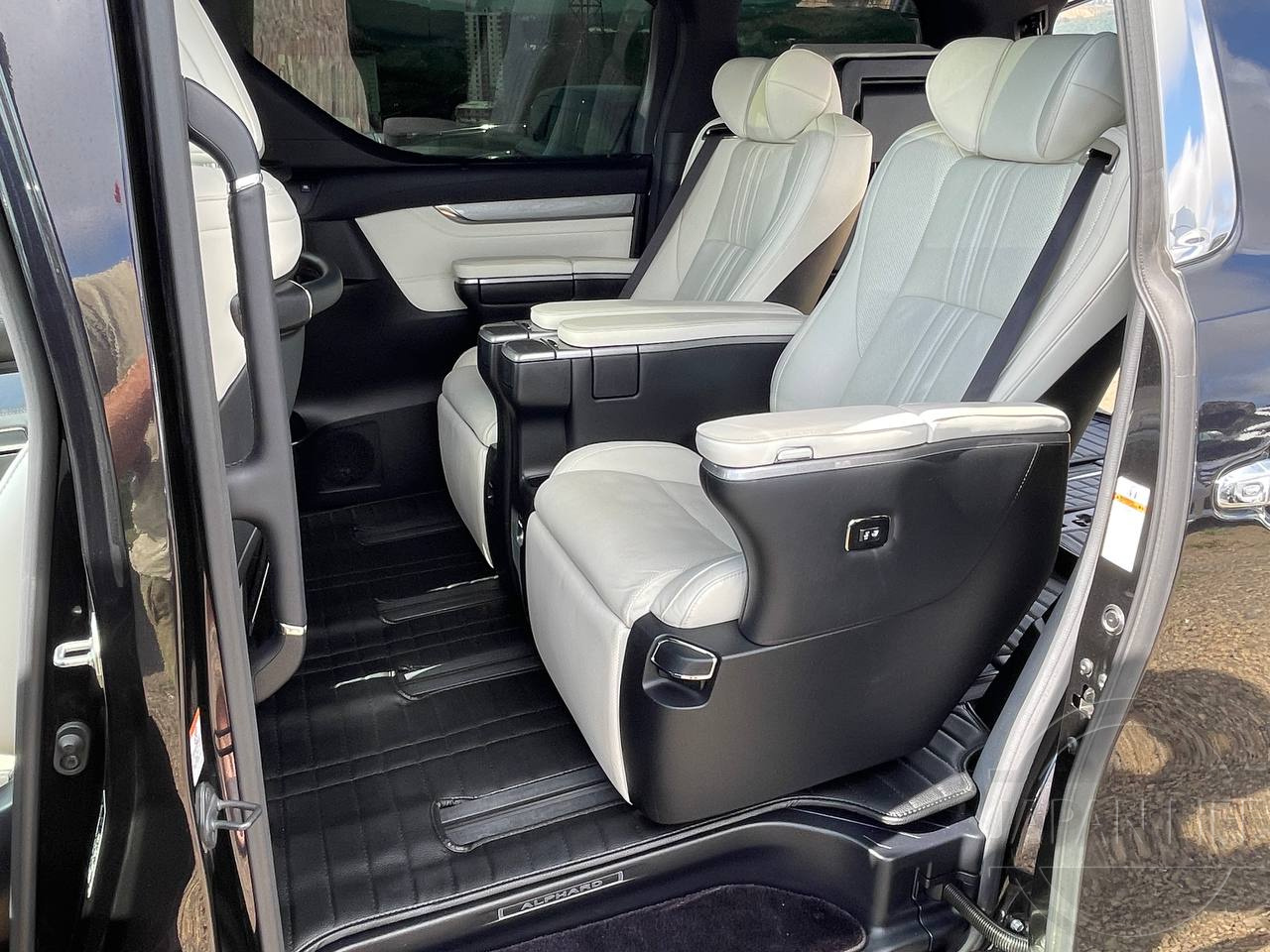 Фото Toyota Alphard - Japan Life 