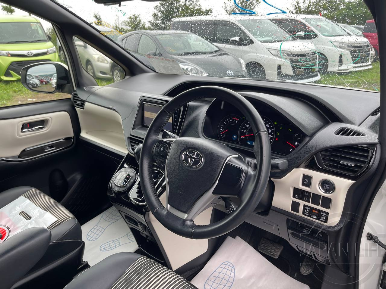 Фото Toyota Noah - Japan Life 