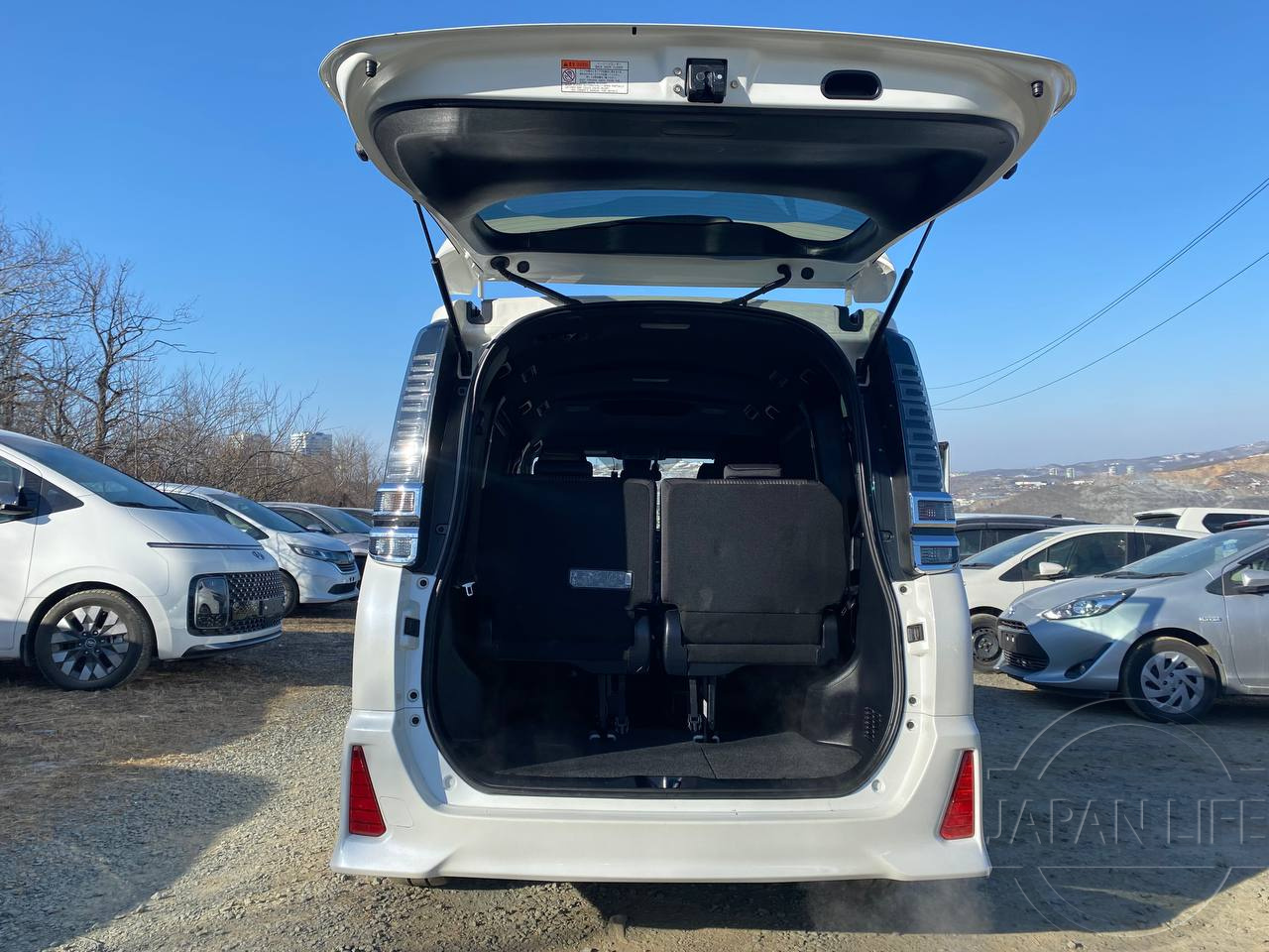 Фото Toyota Voxy - Japan Life 