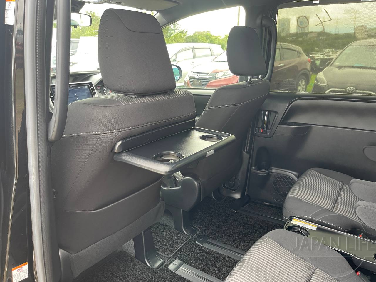 Фото Toyota Voxy - Japan Life 