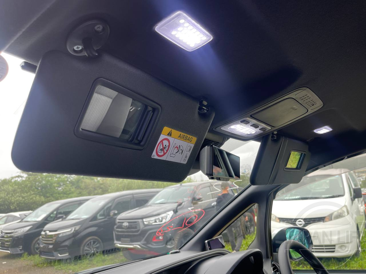 Фото Toyota Voxy - Japan Life 