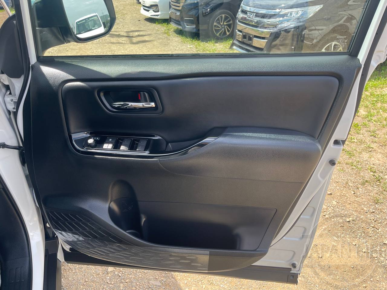 Фото Toyota Noah - Japan Life 