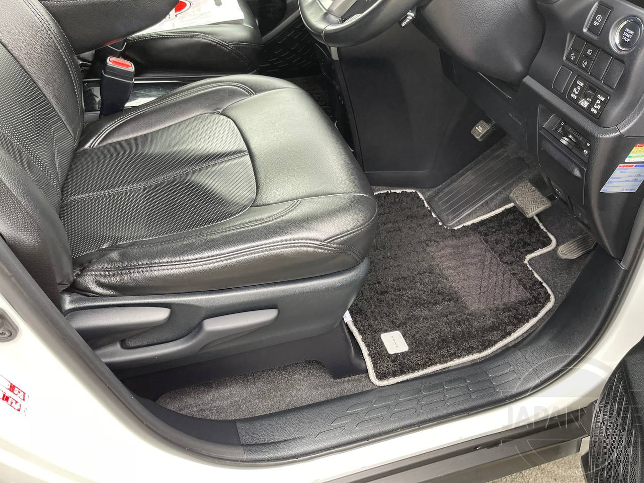 Фото Toyota Voxy - Japan Life 